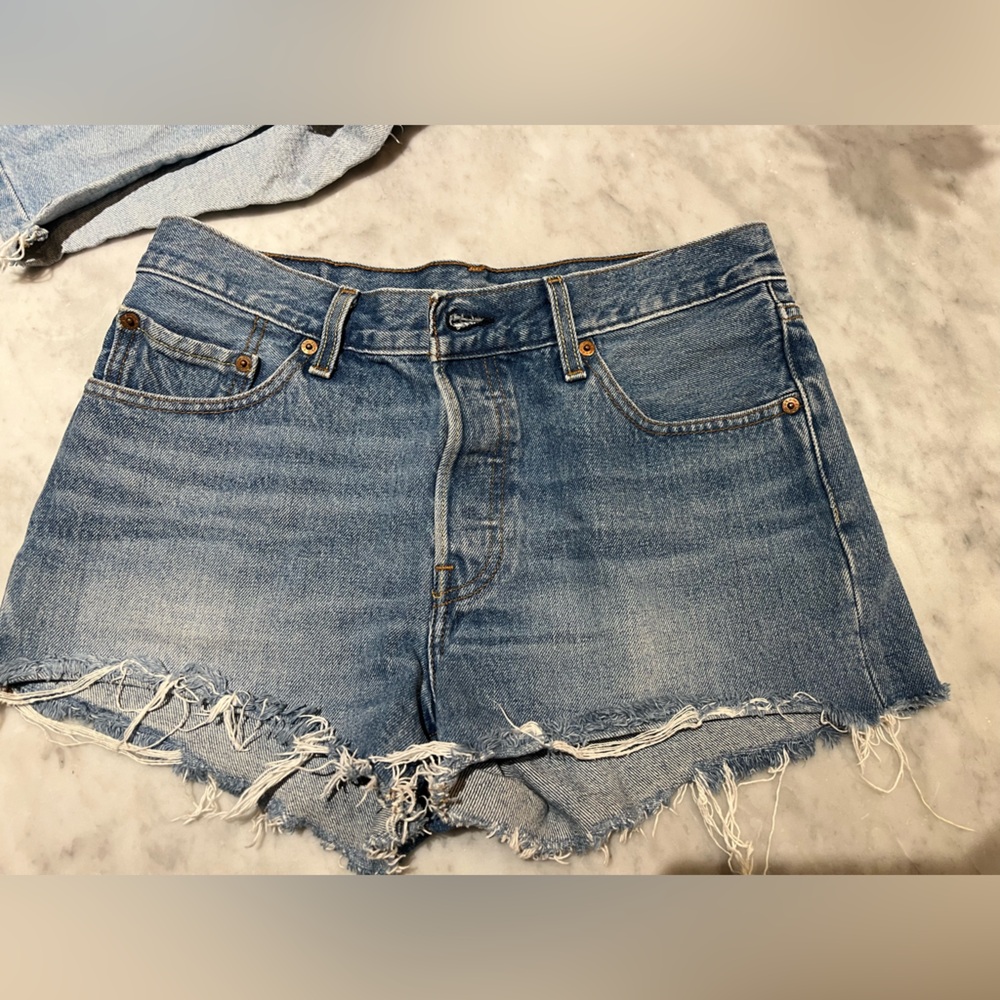 Levi’s 501 Distressed Denim Shorts Size 28